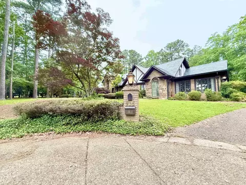 935 Brookridge Dr, Camden, AR 71701
