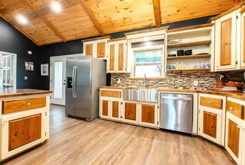 Kitchen - 19688 Mcpherson Rd, Mabelvale, AR 72103 photo 4 of 4