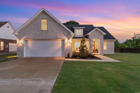 11 River Cir, Mayflower, AR 72106