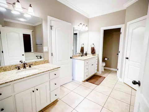 Bath - 1432 Angel Dr, Alexander, AR 72002 photo 1 of 4