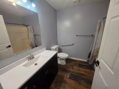 Bath - 406 E Cc Rd, Hardy, AR 72542 photo 1 of 4