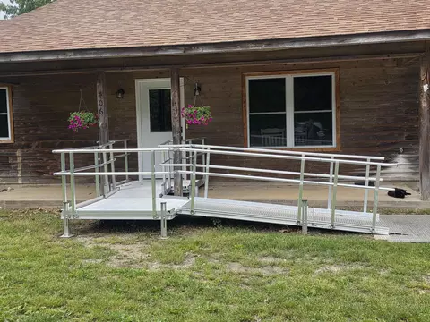 Exterior - 406 E Cc Rd, Hardy, AR 72542 photo 6 of 18
