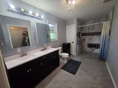 Bath - 406 E Cc Rd, Hardy, AR 72542 photo 4 of 4