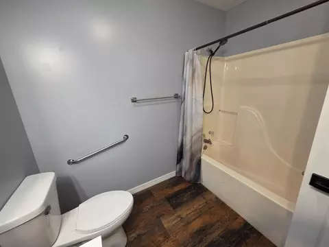 Bath - 406 E Cc Rd, Hardy, AR 72542 photo 2 of 4