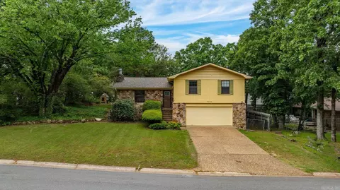 9002 Leatrice Dr, Little Rock, AR 72227