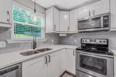 Kitchen - 9 Whispering Dr, Alexander, AR 72002 photo 3 of 4