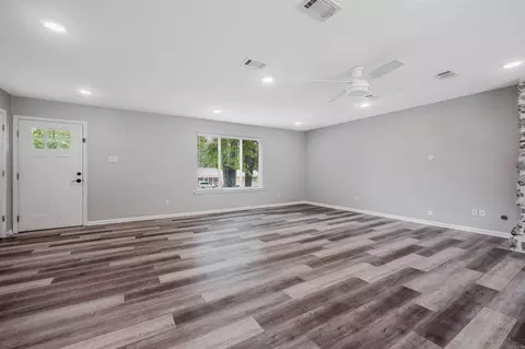Living - 9 Whispering Dr, Alexander, AR 72002 photo 5 of 7