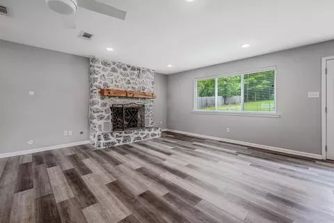 Living - 9 Whispering Dr, Alexander, AR 72002 photo 7 of 7