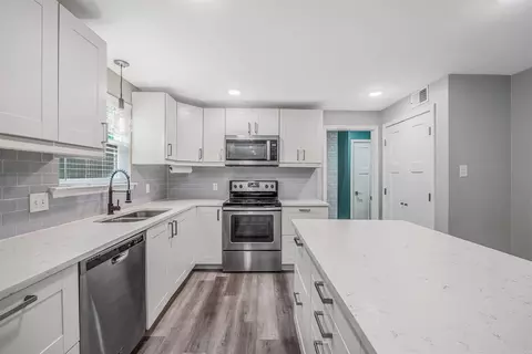 Kitchen - 9 Whispering Dr, Alexander, AR 72002 photo 2 of 4