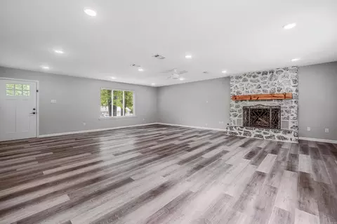 Living - 9 Whispering Dr, Alexander, AR 72002 photo 6 of 7
