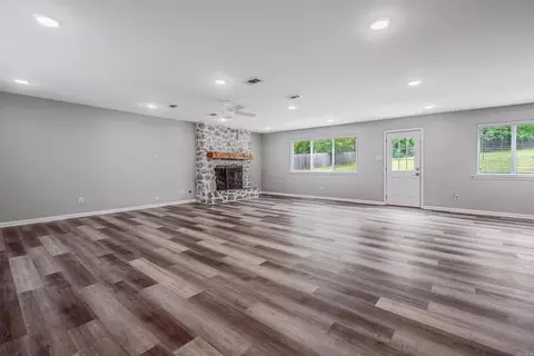 Living - 9 Whispering Dr, Alexander, AR 72002 photo 1 of 7
