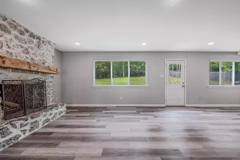 Living - 9 Whispering Dr, Alexander, AR 72002 photo 4 of 7