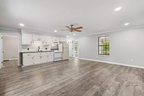 Living - 148 Copeland Loop, Romance, AR 72136 photo 3 of 4