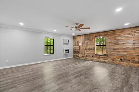 Living - 148 Copeland Loop, Romance, AR 72136 photo 2 of 4