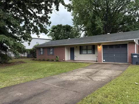 2112 E 14th St, Russellville, AR 72802