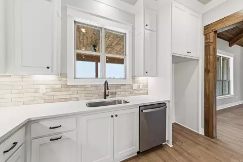 Kitchen - 10 Scheffler Cv, Cabot, AR 72023 photo 6 of 8