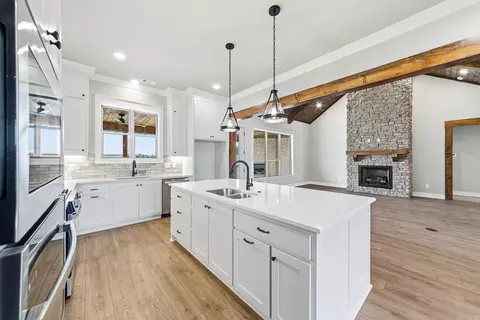 Kitchen - 10 Scheffler Cv, Cabot, AR 72023 photo 4 of 8
