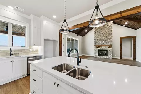 Kitchen - 10 Scheffler Cv, Cabot, AR 72023 photo 8 of 8