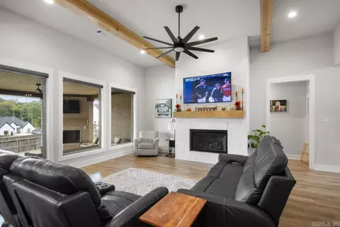 Living - 838 Belle Grove Loop, Benton, AR 72019 photo 2 of 2