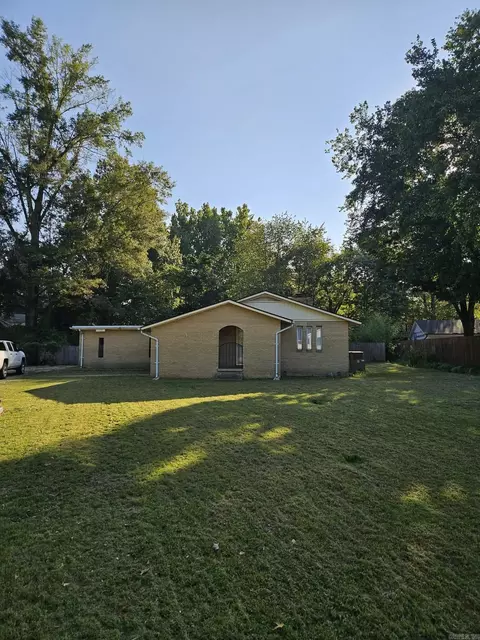 1018 Homecrest Dr, Piggott, AR 72454