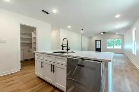 Kitchen - 430 Main St, Bauxite, AR 72011 photo 3 of 4