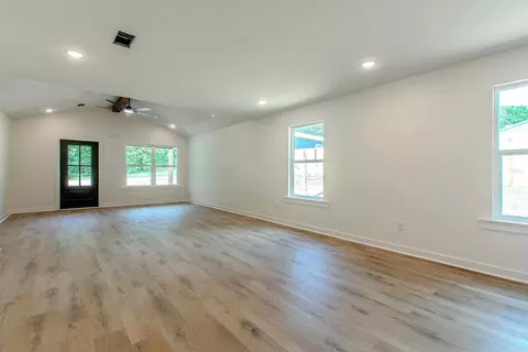 Living - 430 Main St, Bauxite, AR 72011 photo 6 of 8