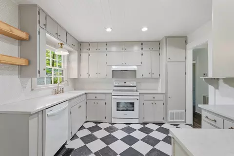 Kitchen - 1117 Weems St, Conway, AR 72034 photo 1 of 4