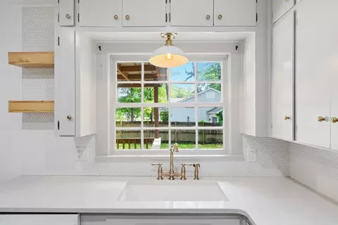 Kitchen - 1117 Weems St, Conway, AR 72034 photo 3 of 4