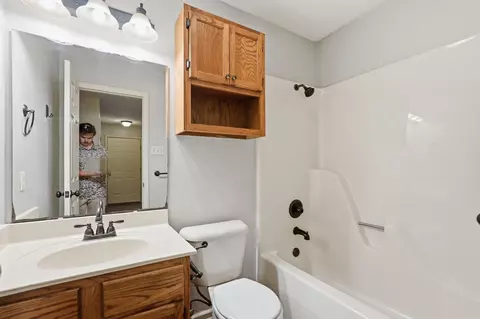 Bath - 1770 Monaco Dr, Conway, AR 72034 photo 1 of 2