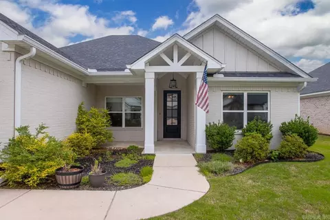 Exterior - 1428 Woolridge Dr, Benton, AR 72019 photo 2 of 5