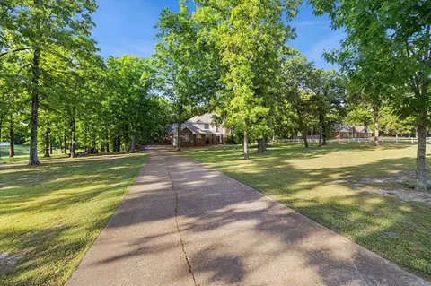 Exterior - 226 Edgewood Dr, Cabot, AR 72023 photo 8 of 12