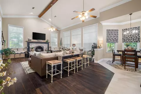 Living - 226 Edgewood Dr, Cabot, AR 72023 photo 3 of 3
