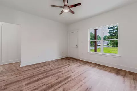 Living - 37 Allen Cv, Ward, AR 72176 photo 4 of 5