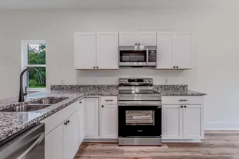 Kitchen - 37 Allen Cv, Ward, AR 72176 photo 3 of 5