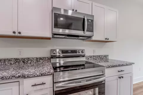 Kitchen - 37 Allen Cv, Ward, AR 72176 photo 5 of 5