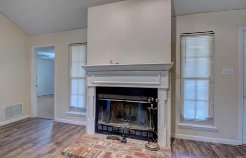 Living - 6009 S Cedar St, Pine Bluff, AR 71603 photo 6 of 16