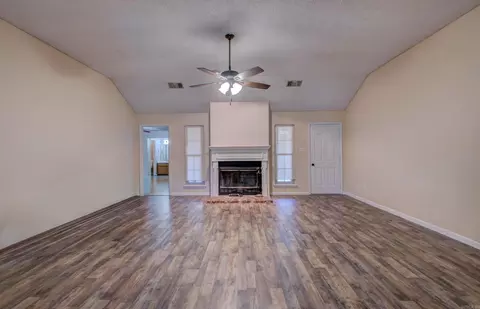 Living - 6009 S Cedar St, Pine Bluff, AR 71603 photo 2 of 16
