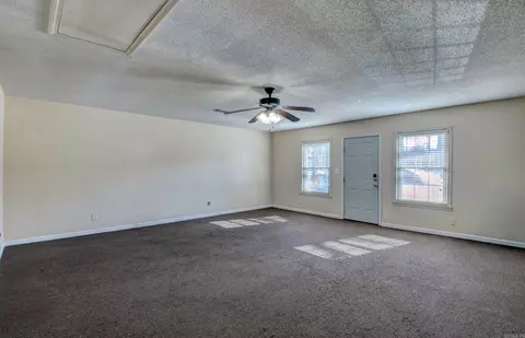 Living - 6009 S Cedar St, Pine Bluff, AR 71603 photo 11 of 16