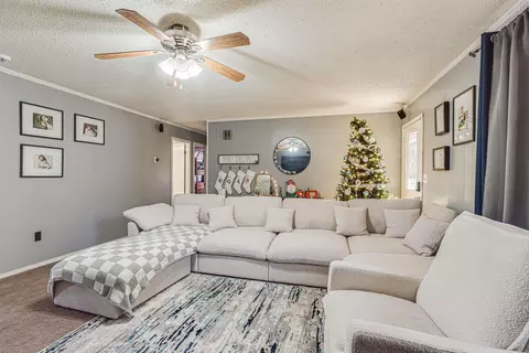 Living - 25 Fred Ln, Conway, AR 72032 photo 2 of 3