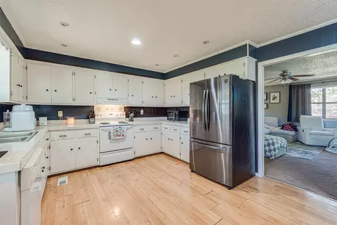 Kitchen - 25 Fred Ln, Conway, AR 72032 photo 3 of 3