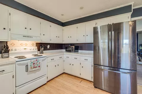Kitchen - 25 Fred Ln, Conway, AR 72032 photo 2 of 3