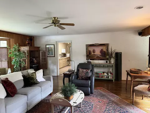 Living - 901 W 36th, Pine Bluff, AR 71603 photo 2 of 5
