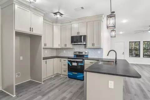 Kitchen - 506 Madeleine Cir, Austin, AR 72007 photo 2 of 3