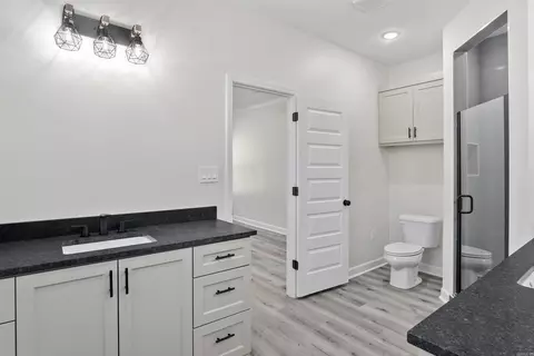 Bath - 506 Madeleine Cir, Austin, AR 72007 photo 4 of 9