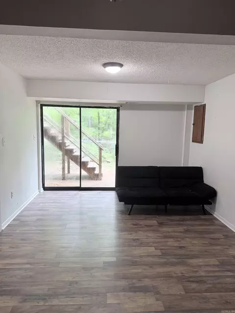 Living - 2215 Gwin Ln, Benton, AR 72019 photo 6 of 7