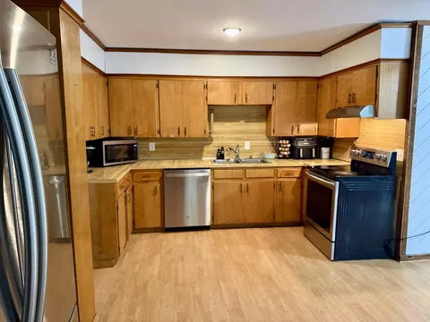Kitchen - 2215 Gwin Ln, Benton, AR 72019 photo 2 of 2