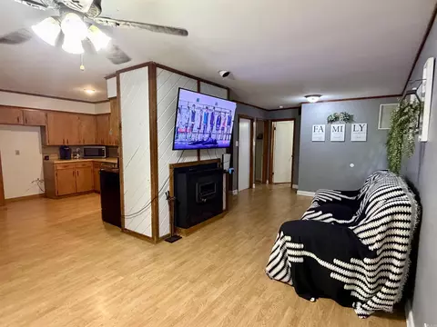 Living - 2215 Gwin Ln, Benton, AR 72019 photo 4 of 7