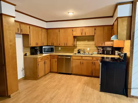 Kitchen - 2215 Gwin Ln, Benton, AR 72019 photo 1 of 2