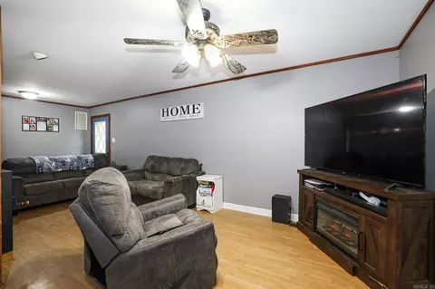 Living - 2215 Gwin Ln, Benton, AR 72019 photo 2 of 4