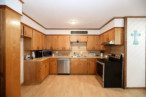 Kitchen - 2215 Gwin Ln, Benton, AR 72019 photo 2 of 2